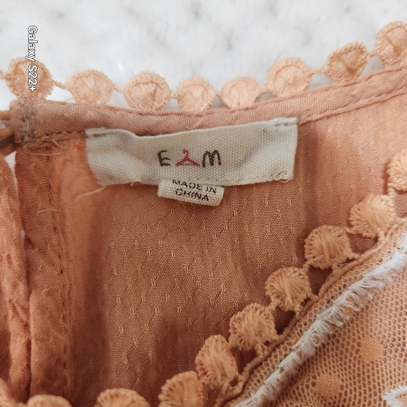 E AND  M RUFFLE LACE CROPPED SHORT SLEEVE ORANGE TOP SIZE 👀 PICTURES FOR MEASUR - Picture 10 of 13